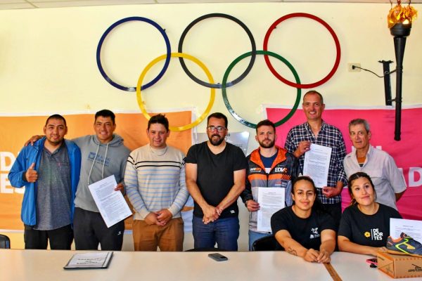 "Entrega de aportes a entidades deportivas en Esquel"