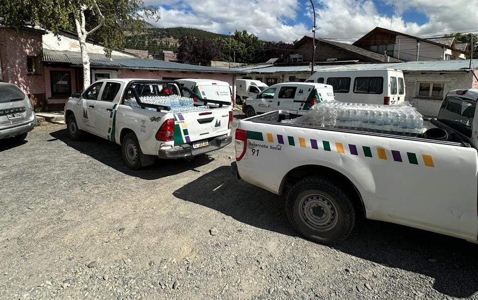 "El municipio de Esquel envía recursos a Epuyén para combatir el incendio"